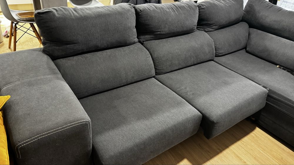 Sofa de canto com puff e bancos