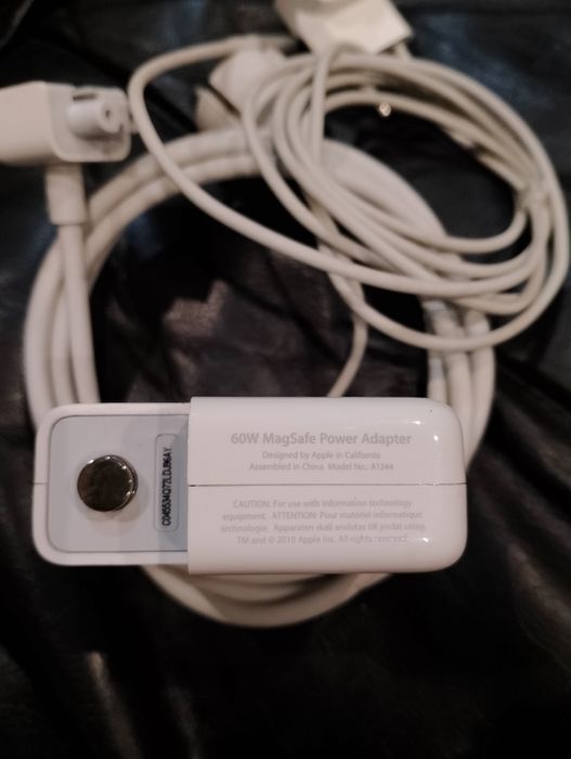 Adaptador corrente MagSafe 60W e cabo, da marca Apple