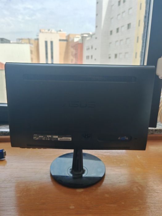 Monitor ASUS VS197DE 18.5", 1366x768 - VGA