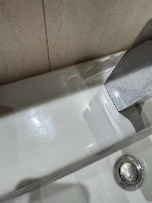 Umywalka łazienkowa sprzedam +bateria umywalkowa