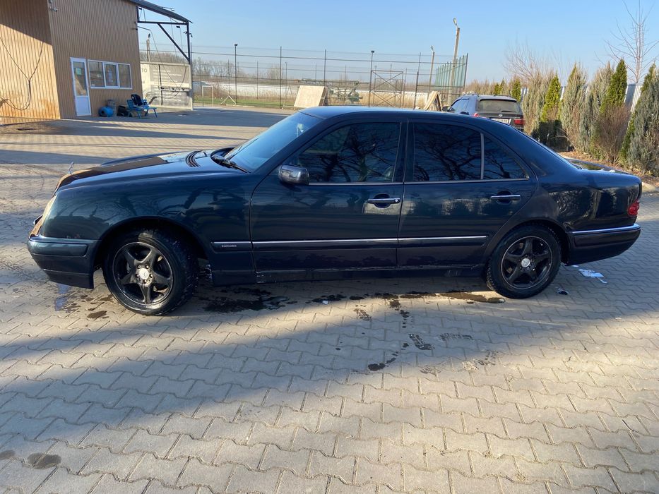 Продам мерседес 210