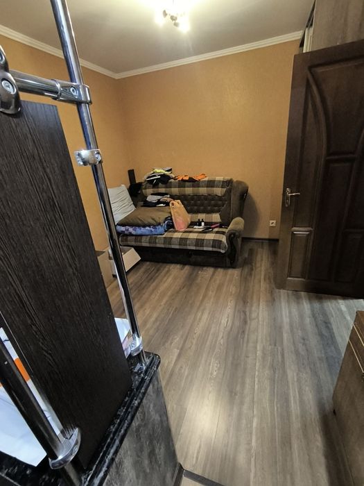 Продам 3 комнатную квартиру с ремонтом мебелью и техникой  17кв.