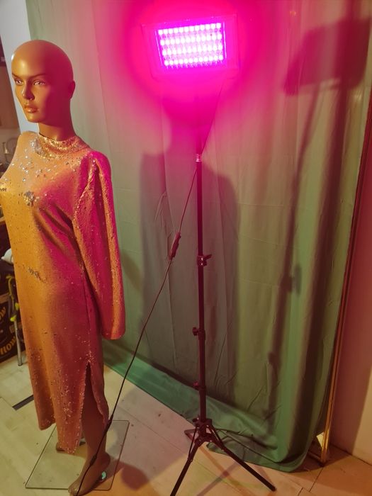 Urządzenie do terapii czerwonym światłem 660 led stojak