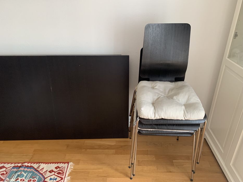 Conjunto de sala de jantar: mesa, 9 cadeiras e espelho