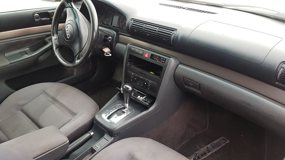 Audi a4 b5 1.9 tdi 115 sedan LY9W 2000 części blask