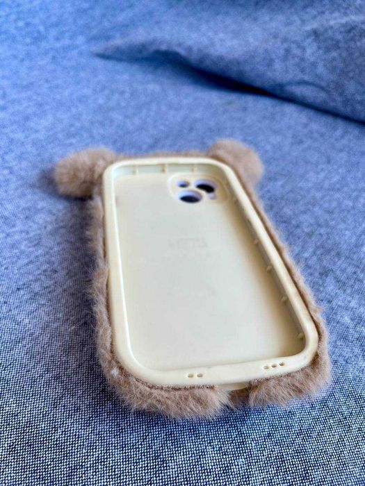 Urocze etui miś z futerkiem iPhone 13
