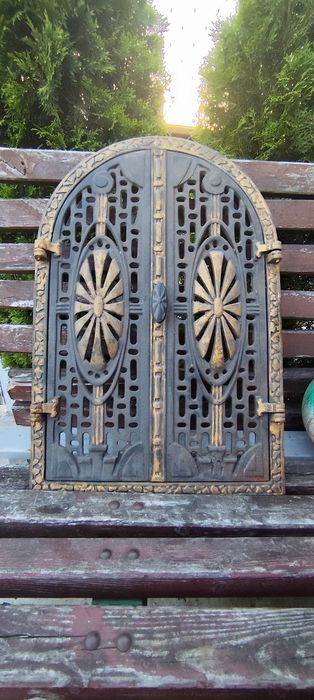 Stylowe drzwiczki żeliwne ażurowe