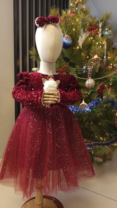 Дитяча дуже гарна пишна червона срібна сукня срібляста красное платье