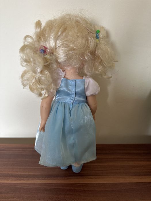 4 Bonecas Barbie / disney usadas