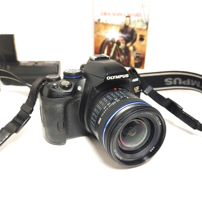 Cyfrowa Lustrzanka OLYMPUS IS E 620 z lens Zuiko 14-42mm 1:3,5-5,6 4/3