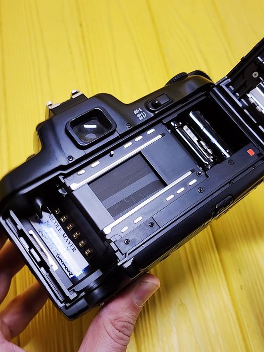 Плёночный Nikon F601 с объективом Nikon AF 35-80 мм 1:4- 5.6D