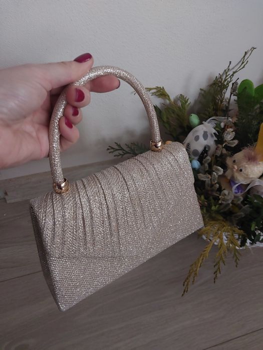 Szampanska torebka kuferek