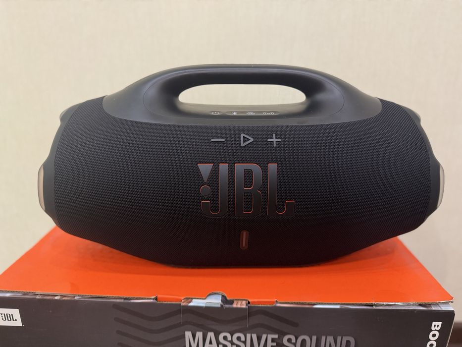 JBL Boombox 4.
