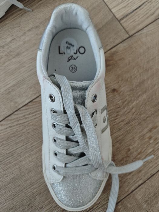 Białe tenisówki r.35