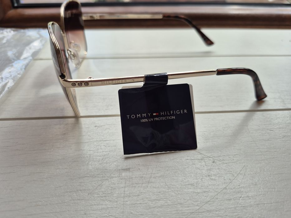Okulary przeciwsłoneczne Tommy Hilfiger WM OM552