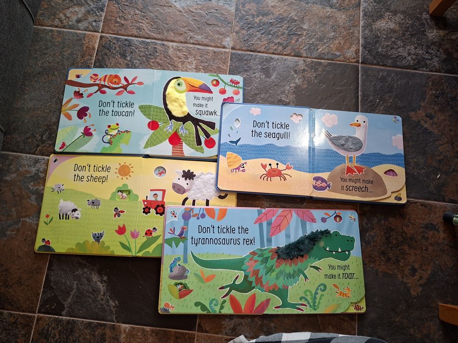 4 livros de criança com som de animais. Em inglês.