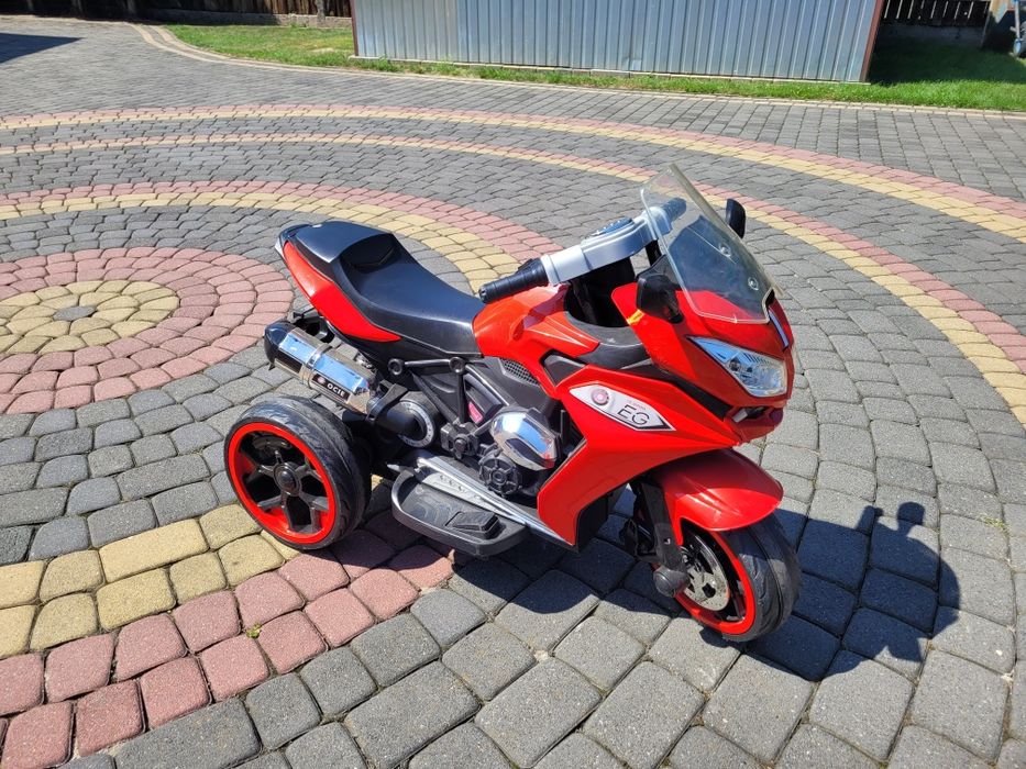 Motorek na akumulator czerwony