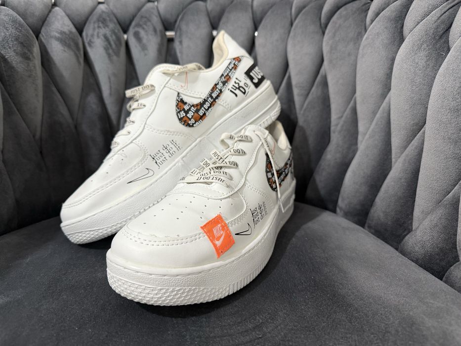 Buty meskie z napisami