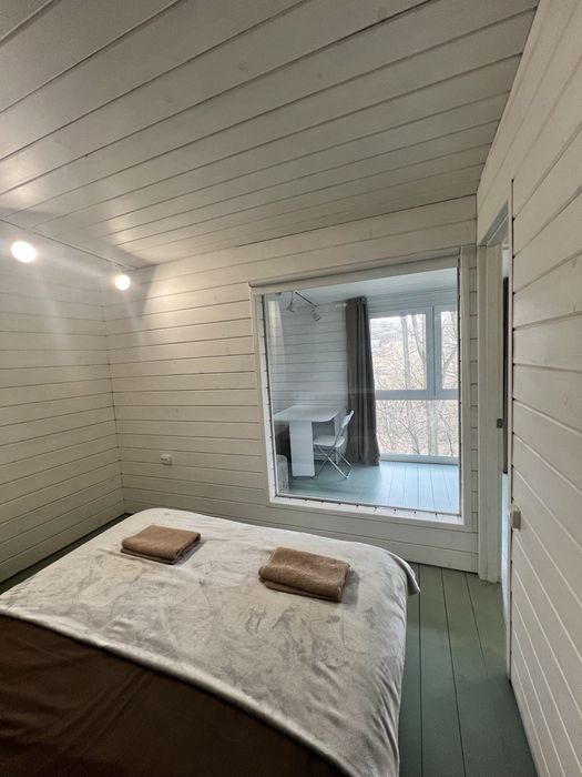 2-кімнатна квартира-котедж в центрі з видом на ліс