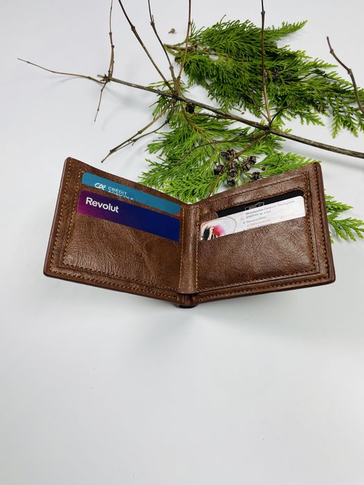 Zestaw 600 sztuk ubrań na odsprzedaż