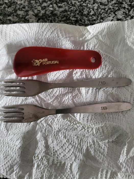 Dupla de garfos de sobremesa e calçadeira de sapatos TAP vintag