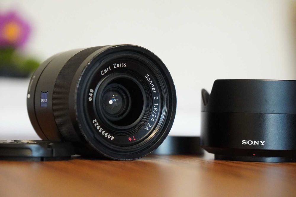 Sony E 24 mm f/1.8 ZA Carl Zeiss Sonnar T