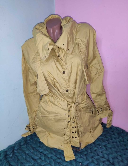 Куртка ветровка женская интересного кроя