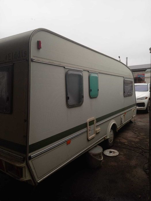 Кемпінг, будинок на колесах