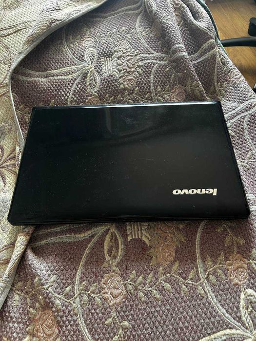 Офісний ноутбук Lenovo