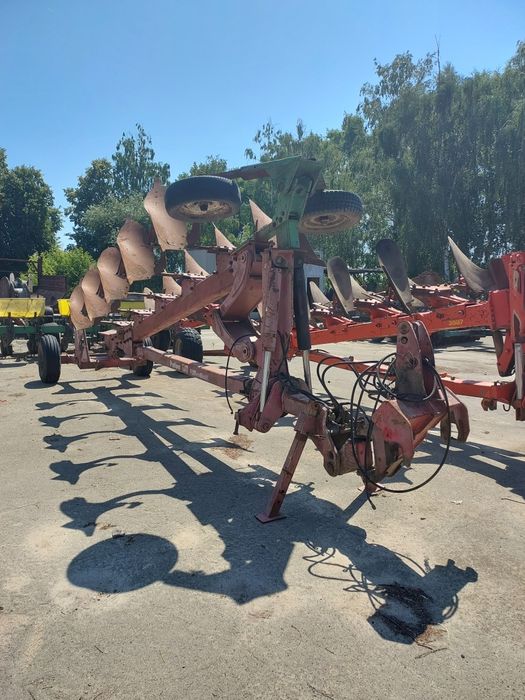 Плуги оборотні 8-ми  та 5-ти корпусні