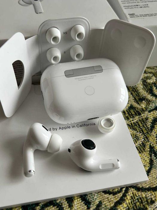 Apple AirPods Pro 2 на гарантії з цілим комплектом