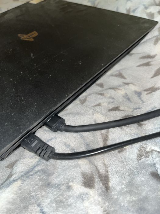 Ps4 Pro 1TB продаю