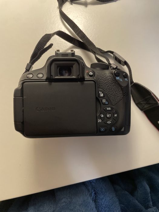 Câmera Canon EOS 700D