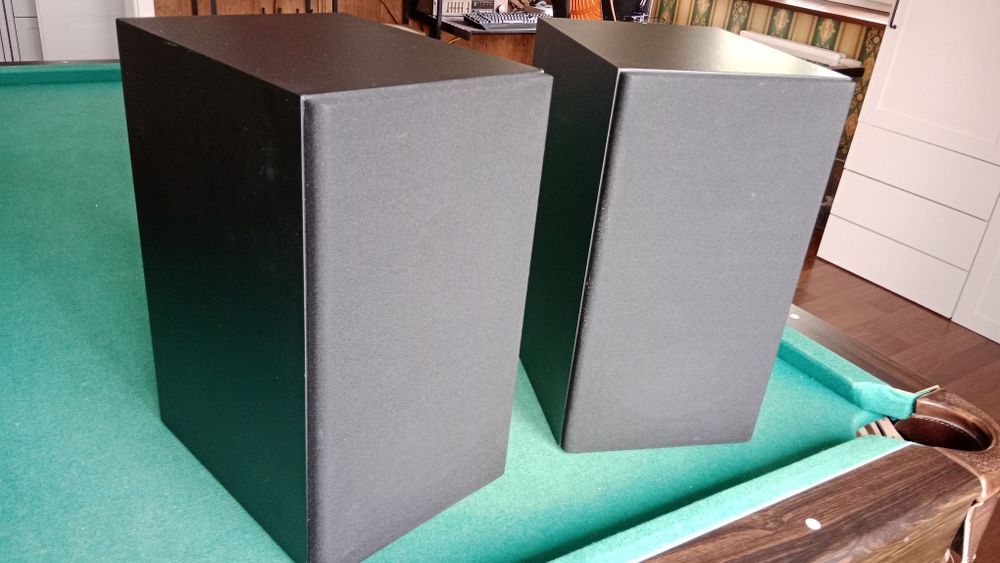 Grundig box 4700 kolumny podstawkowe monitory