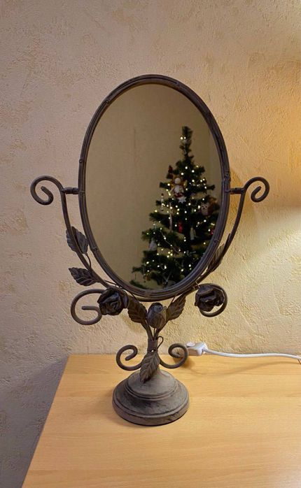 Вінтажне металічне дзеркало