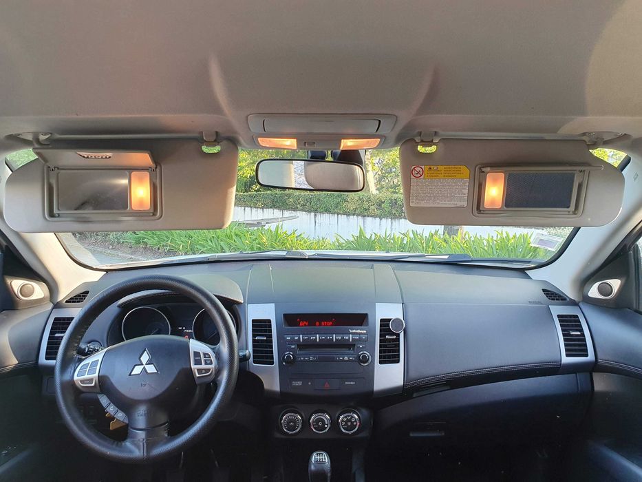 Mitsubishi Outlander 2.2 DI-D Instyle - COMPLETO