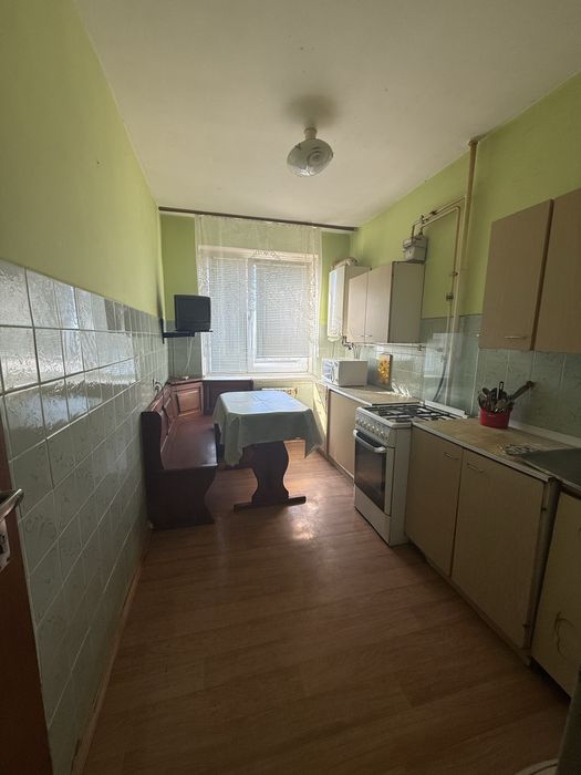 Продаж 3 кімн. квартири по в.8 Березня з газовим опаленням