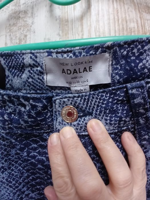 Джинси в зміїний принт