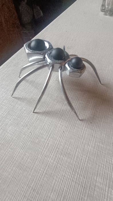 Паук из металла  очень красивый