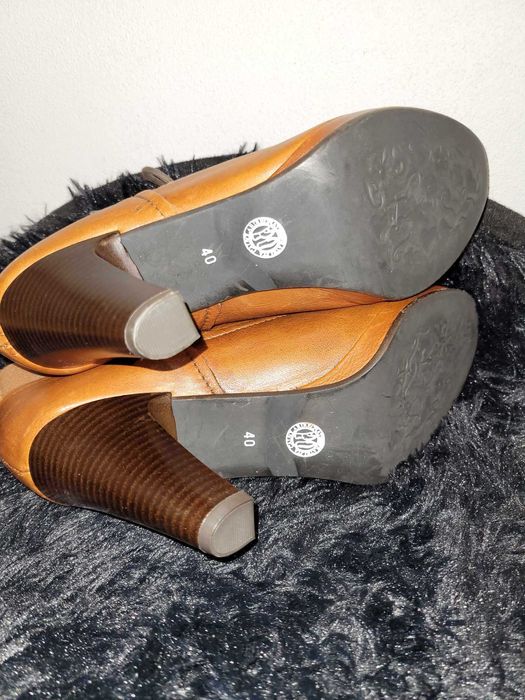 Botki Damskie na Obcasie!