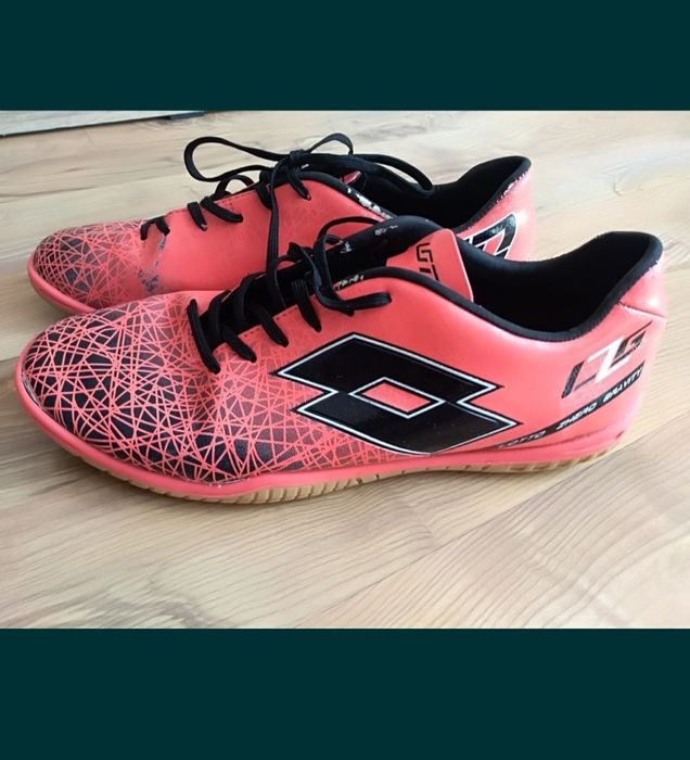 Buty halówki Lotto 40,5 sportowe