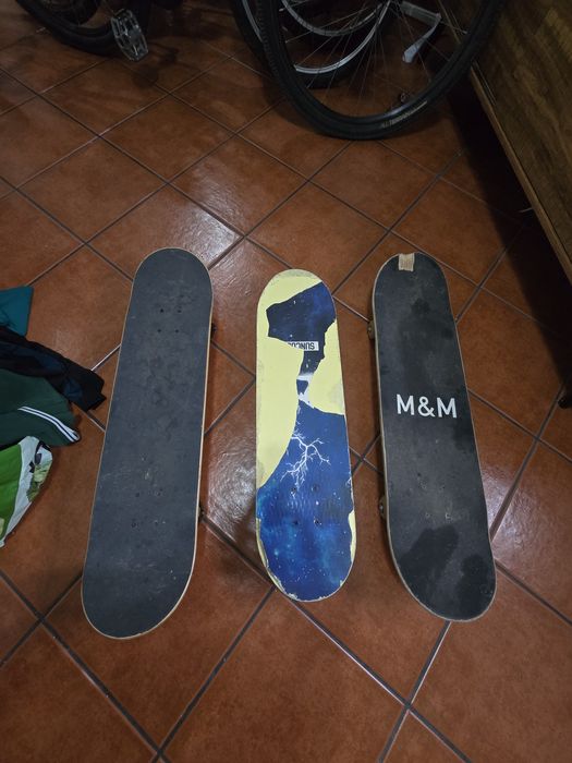 Três skates para venda