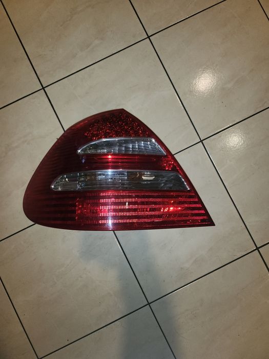 Mercedes E211 sedan lampa tyl lewa ledowa kompletna orginal