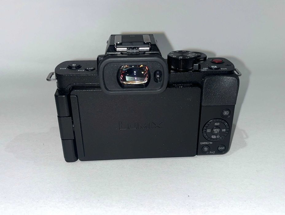 Panasonic Lumix G110V + obiektyw 12‑32 mm + statyw vlogowy – jak nowy!