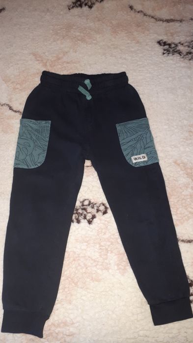 Spodnie dresowe chłopięce rozmiar 110.
