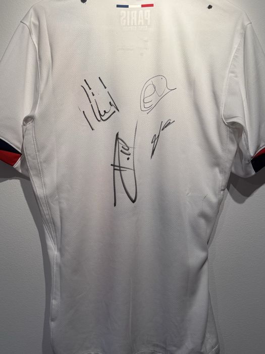Koszulka psg z autografami cena do negocjacji