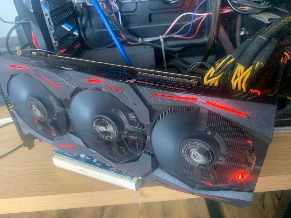 ASUS ROG Strix GTX 1080 8GB A8G Gaming — отличное состояние, тесты есть