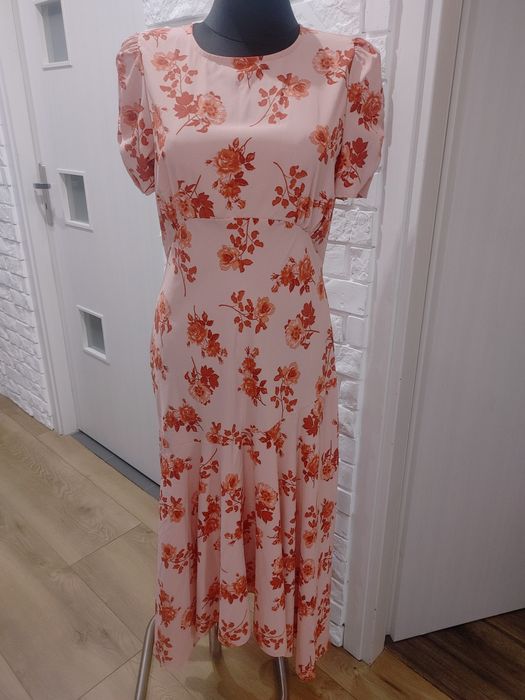 Pudrowa maxi sukienka w kwiaty