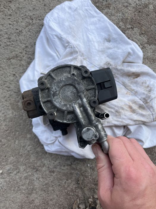 Насос ТНВД 1.6 tdi   03L130755E