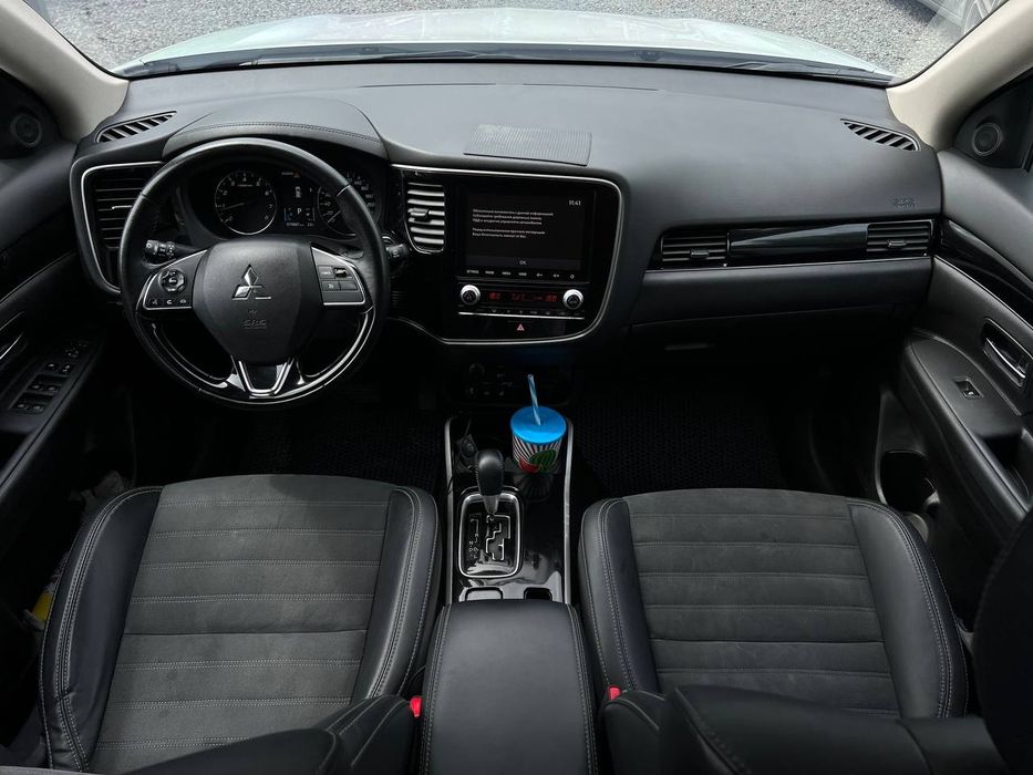 Продаж Міцубісі 2021р Перший власник з салону.100тис пробігу